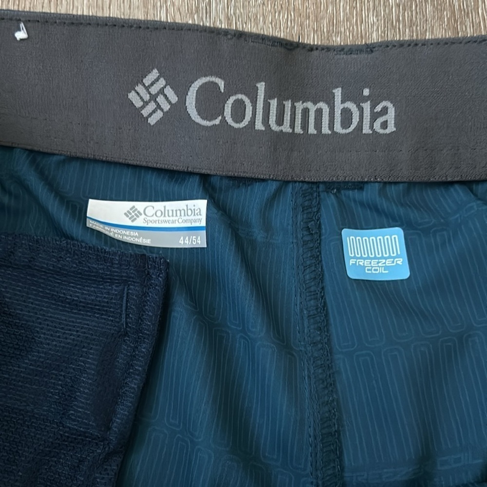 Columbia Freezer Cool Light Weight Navy Shorts Size 44 - Picture 3 of 5